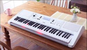 1613723723689-Yamaha PSR EZ300 76 Key White Portable Keyboard2.jpg